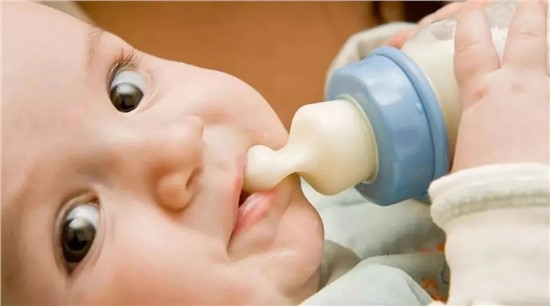寶寶乳糖不耐受，一定要放棄母乳喂養(yǎng)嗎？